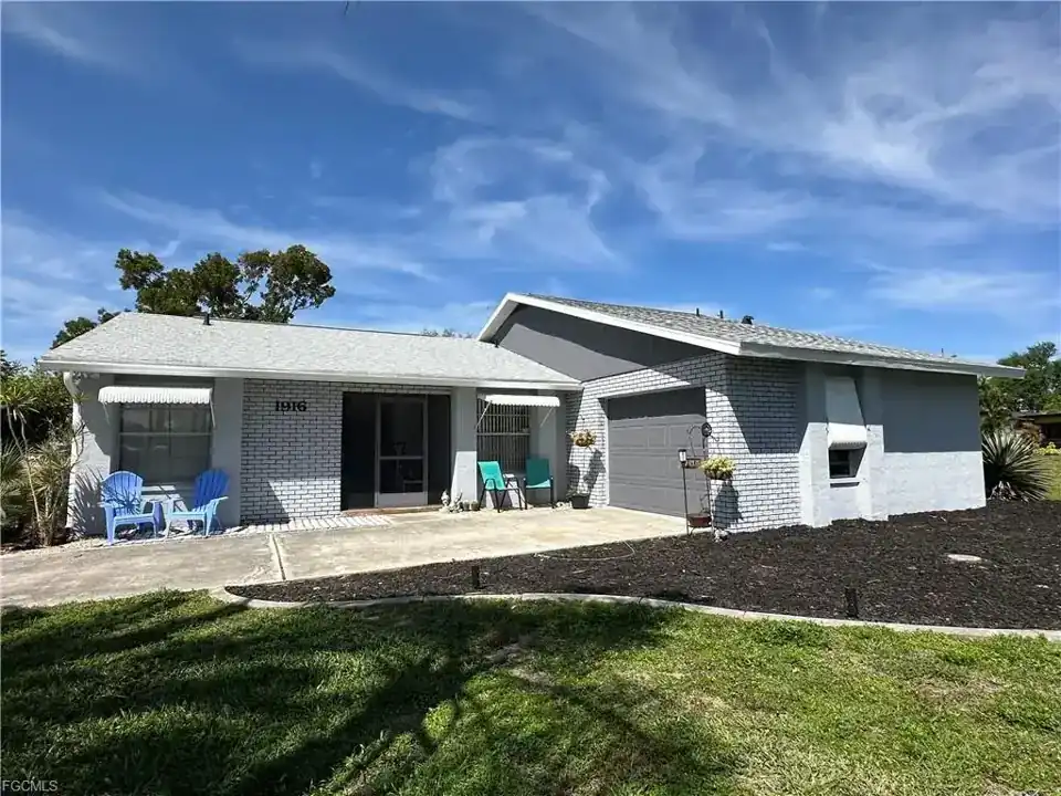 1916 SE 11th Pl, Cape Coral