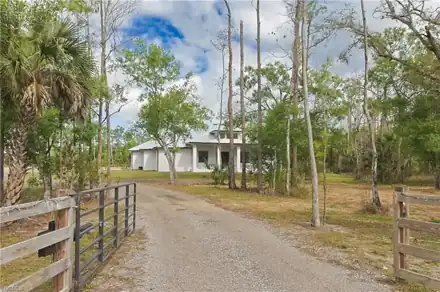 19401 Witts End, Alva