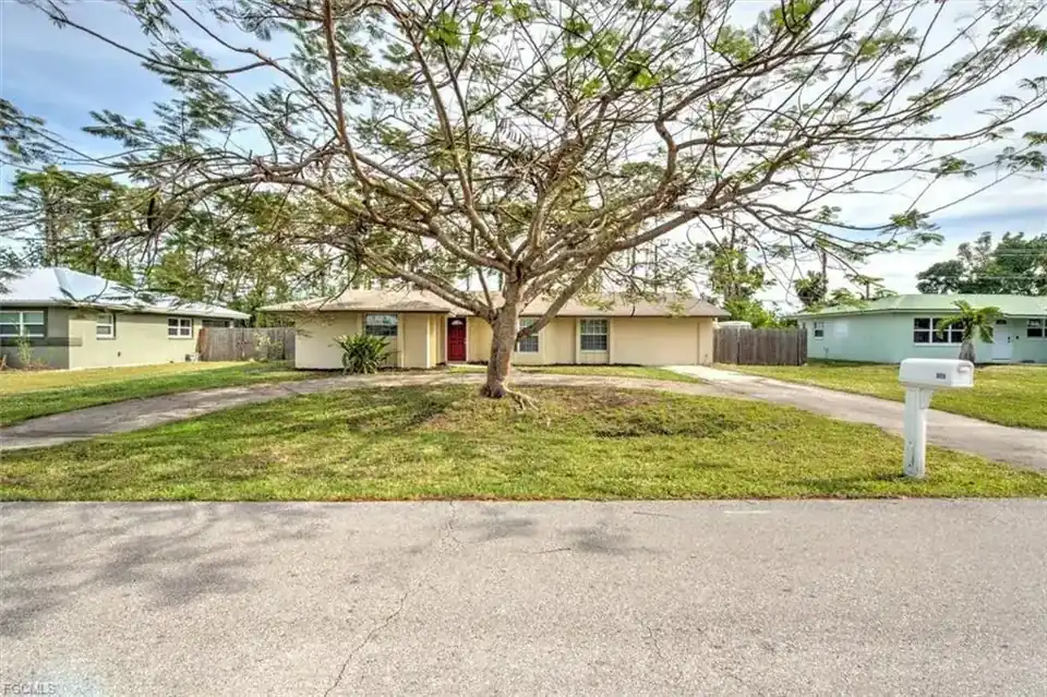8856 Fordham St, Fort Myers